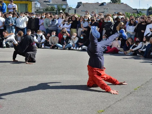 Des spectacles surprises dans la cour de récréation !